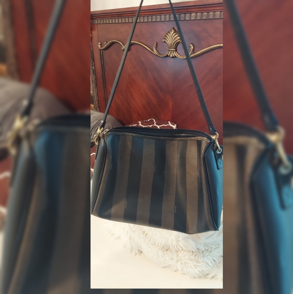 Authentic vintage, Fendi Shoulder bag, great condition 👨‍🍳💋
